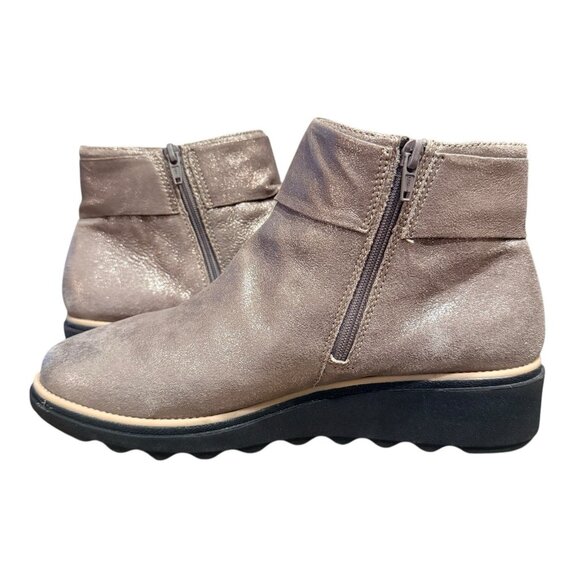 Clarks Pewter Metallic Leather Sharon Salon Bow Comfort Ankle Boots Size 7 - Picture 2 of 5